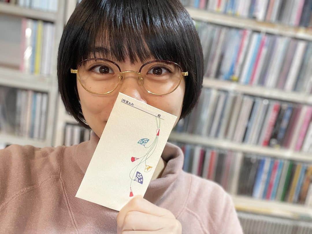 時東ぁみさんのインスタグラム写真 - (時東ぁみInstagram)「今年もいただきました！！ ・ 所属事務所 サンミュージック 相澤社長からのお年玉🧧 いつもなら私が生放送をしているNHKで手渡ししてくださるのですが、今回は紅白がNHKからの放送ではなかったのでお会い出来ず。。。 もらえないかと思ってましたw ・ 無事にいただけてよかったですw 今年も色んな形で事務所に恩返しができるようにお仕事頑張りまっす☆ ・ #時東ぁみ #お年玉 #相澤社長 #毎年 #ありがとうございます #サンミュージック #いい事務所 #家族 みたいにしてくれる #もらえないかと思った #もらえた #良い子にしてたから #今年も #頑張ります #仕事で #恩返し」1月17日 9時36分 - amitokito