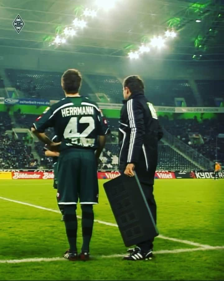 パトリック・ヘアマンのインスタグラム：「Heute vor 12 Jahren💚 das erste Bundesligaspiel vergisst man nie 😍 bis auf die Rückennummer ist alles gleich geblieben 😉 #einmalborusseimmerborusse」