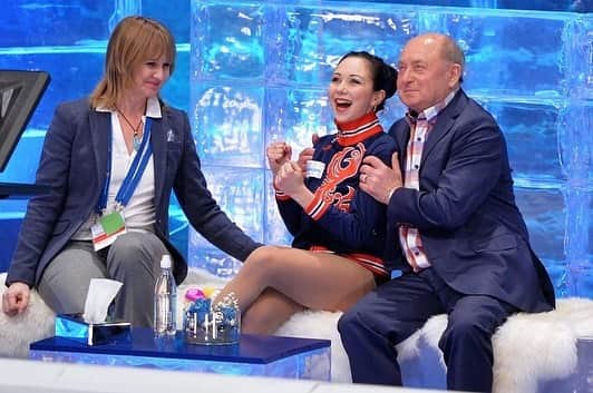 のインスタグラム：「Следила за выступлениями ребят в Таллине и конечно не могла не вспомнить свой победный чемпионат в 2015. Это был интересный и волнительный старт, у нас была борьба с Еленой Радионовой, мы обе были готовы на 100%, обе катали чисто и было понятно, что будет минимальный разрыв, но непонятно в чью пользу… и когда я увидела баллы, то эмоции зашкаливали!! Радость была даже больше, чем на победном чемпионате мира, который прошёл через два месяца.😅  Сегодня поздравляю всех наших фигуристов!! Нереальная гордость!  Я знаю то, что на экране может выглядеть легко и спокойно, на самом деле результат огромной и сложной работы! Все большие молодцы! ❤️  I followed the performances of the guys in Tallinn and, of course, couldn't reminisce my victorious championship in 2015. It was an interesting and exciting start, we had a struggle with Elena Radionova, we were both 100% ready, both skated cleanly and it was clear that only a minimal gap in points would happen, but it wasn't clear in whose favor... And when I saw the points, my emotions went wild!!! The joy was even greater than at the victorious World Cup, which took place two months later.😅   Today congratulations to all our skaters!! Unreal pride!  I know that what can look easy and calmly on the screen is the result of huge and complex work! All great fellows! ❤️」