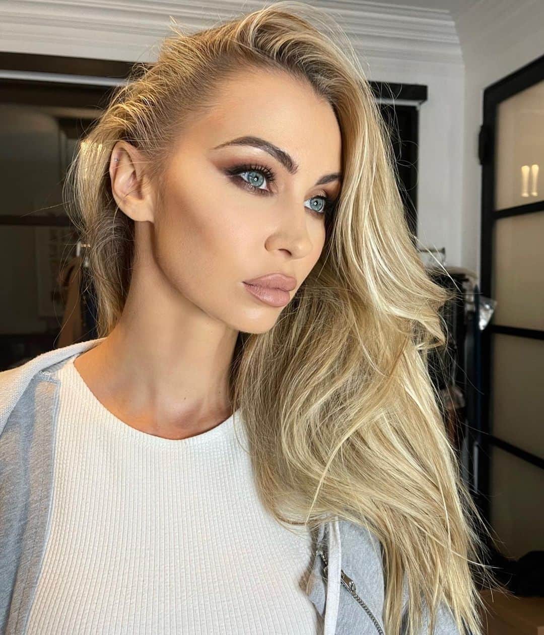 Dajana Gudicのインスタグラム：「Obsessed with this makeup look by my girl @daisydennismua 🥰 you’re amazing! #bts」