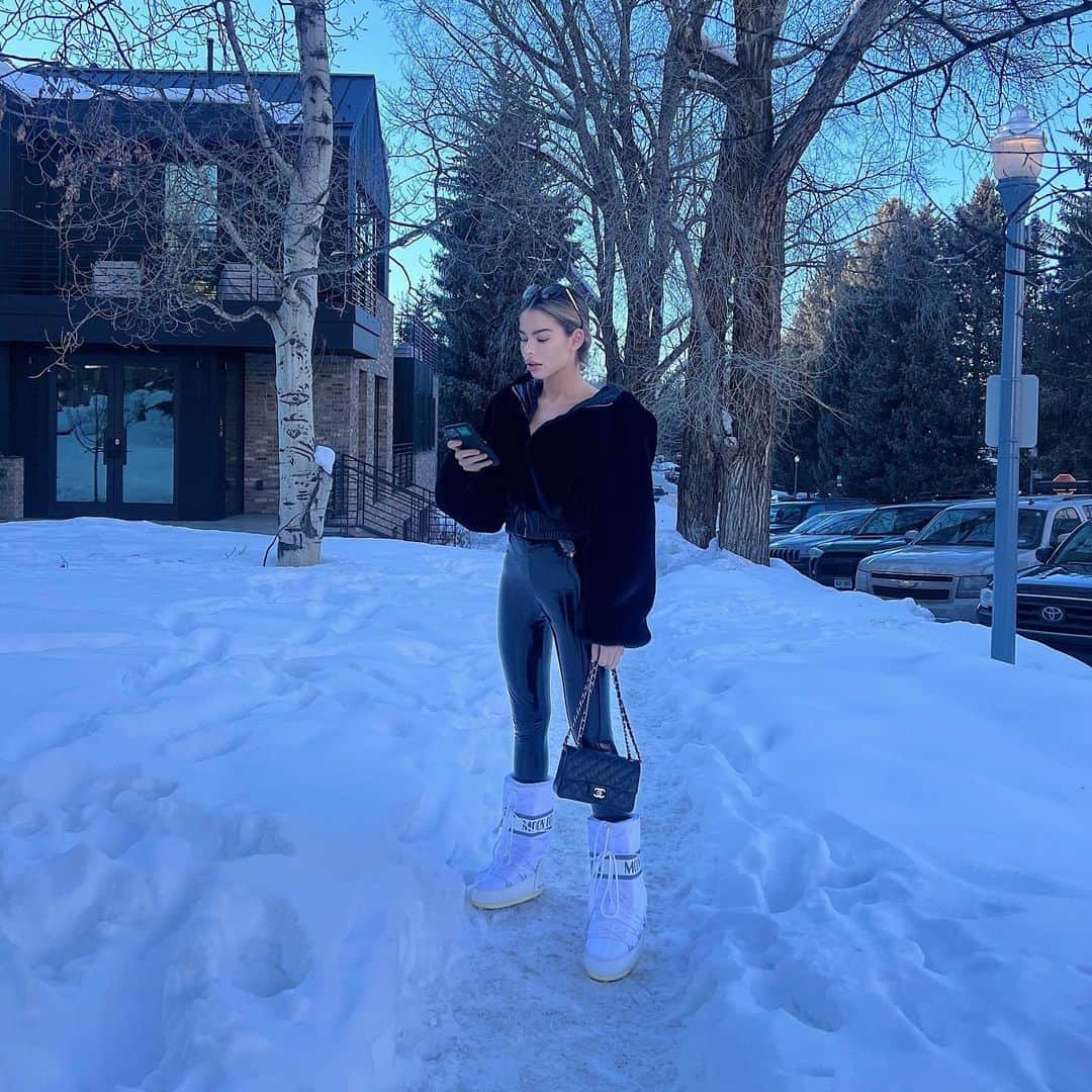 メイベリン・カペルーのインスタグラム：「Your little snowflake ❄️🤍☃️」