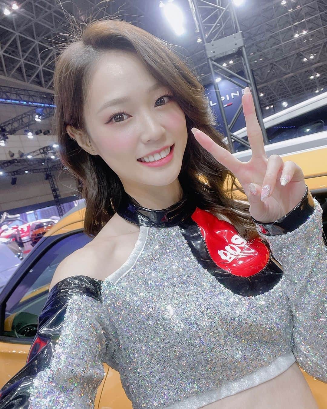 橘香恋のインスタグラム：「おはようございます🥰 ⁡ 前回の投稿に イイネとコメントありがとうございます💗  今週も一緒に頑張ろうっ✊🏻✨ ⁡ ⁡久しぶりの東京オートサロン ⁡本当に楽しかった〜〜〜❕❕ ⁡ ⁡大好きなキラキラのコスチュームに ⁡カッコイイ車に囲まれ ⁡スタッフの皆様 ⁡ゆまちゃんと最強メンバーの方々 ⁡そしていつも応援してくださるファンの皆様と ⁡一緒に過ごした3日間は ⁡とっても最高でした✨ ⁡ ⁡大好きなBUSOU様の 益々のご活躍を心よりお祈り申し上げます❕ ⁡ ⁡ ⁡ ⁡ ⁡ ⁡ ⁡ ⁡」