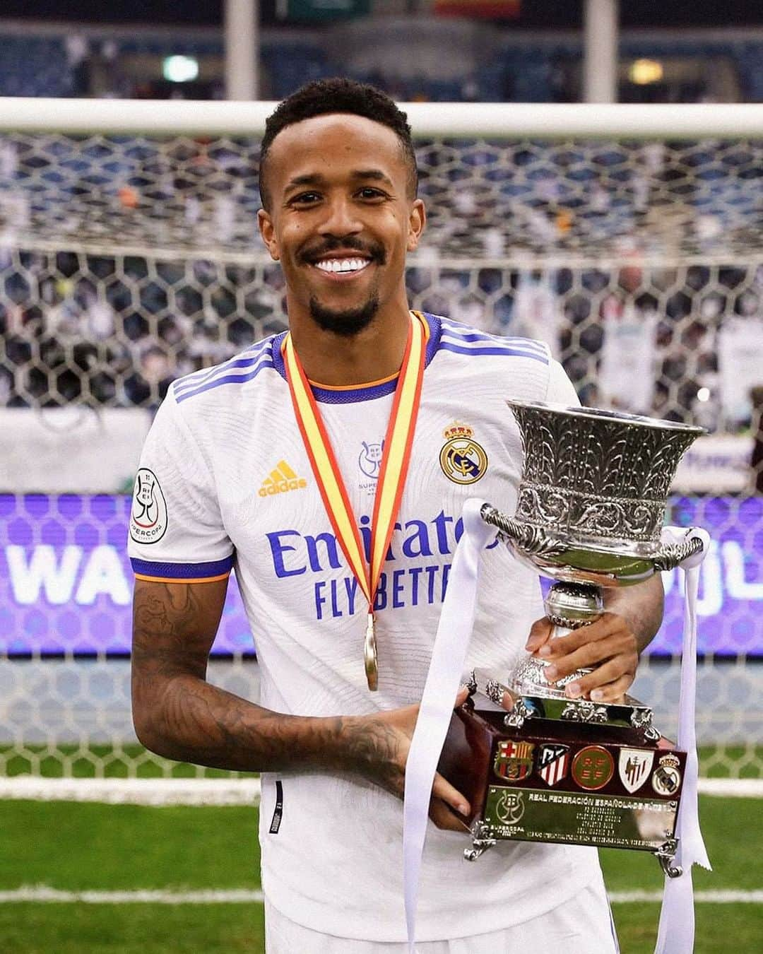 エデル・ミリトンさんのインスタグラム写真 - (エデル・ミリトンInstagram)「Campeones 🏆🤍🙏🏾」1月17日 7時25分 - edermilitao