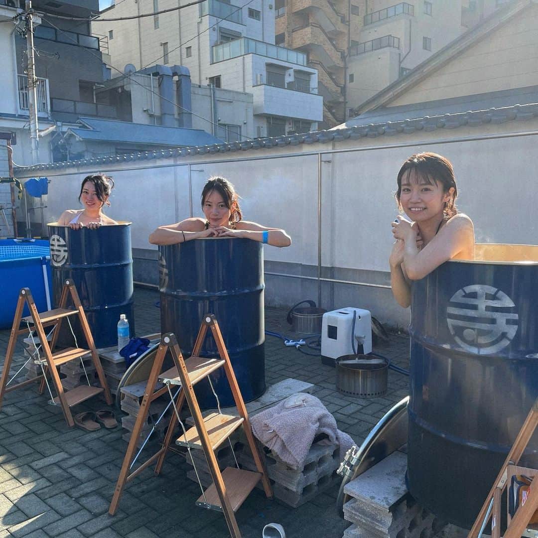 菜乃花のインスタグラム：「お寺で サウナ🧖‍♀️×瞑想🧘‍♂️  ちさこさんに誘って頂いて寺サウナへ。  テントサウナはあっつくて、水プールはつんめたくて、 好きな人には堪らない仕様でした😊  サウナ後には住職さんのお話を聞いて座禅を組んで瞑想。 初めてだったのでいい経験になりました。✨  ※普段からサウナができるお寺さんではなく、  @terasauna_official さんのイベントです。 気になる方はそちらをチェックしてみて下さいね☺️  ※ロケではなくプライベートなので動画はあがりません☺️  #寺サウナ #サウナ」