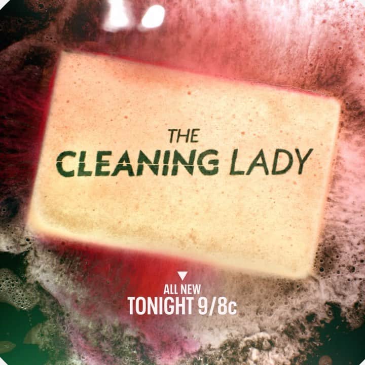 シェイ・ミッチェルのインスタグラム：「Lucky for you - I have your Valentine’s Day figured out.  Tune in at 9pm for @cleaningladyfox ! 🥰」