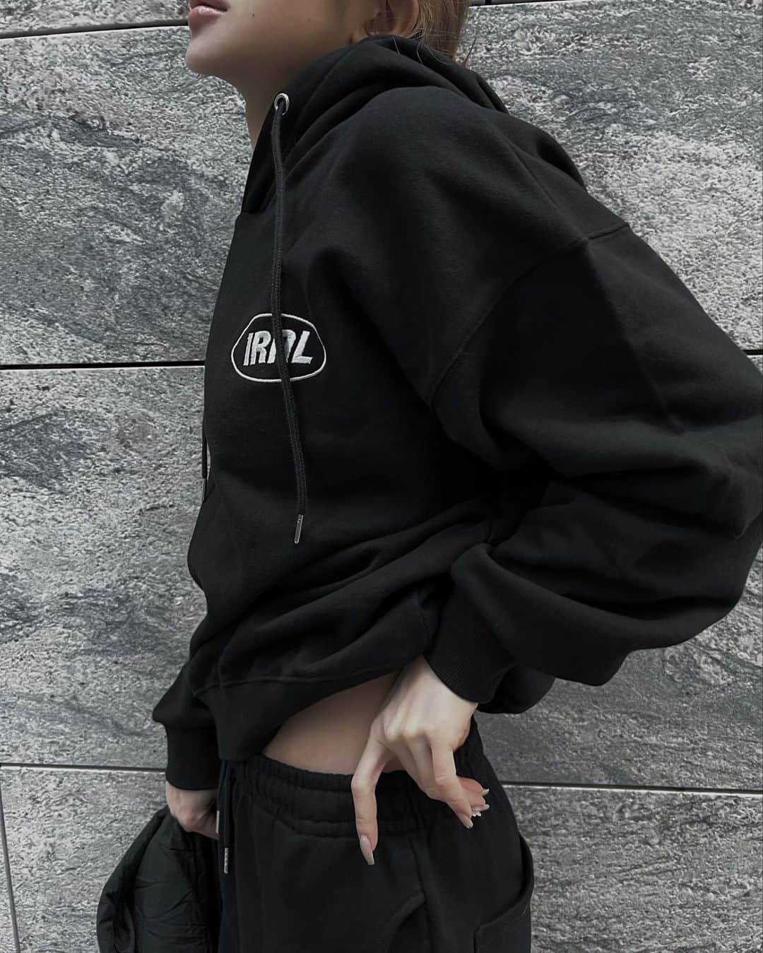 小原優花のインスタグラム：「2.17発売🥷🏻🖤🖤《 @iral_official 》  明日の夜は21時頃〜インスタliveの予定です🥰💕  #iral #アイラル #新作 #sweat #athleisure #athleisurewear」