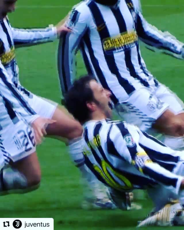 アレッサンドロ・デル・ピエロのインスタグラム：「Repost @juventus Wishing all Bianconeri a Valentine’s as a beautiful as an @alessandrodelpiero # #GoalOfTheDay ❤️⚽️ . #adp10 😜」