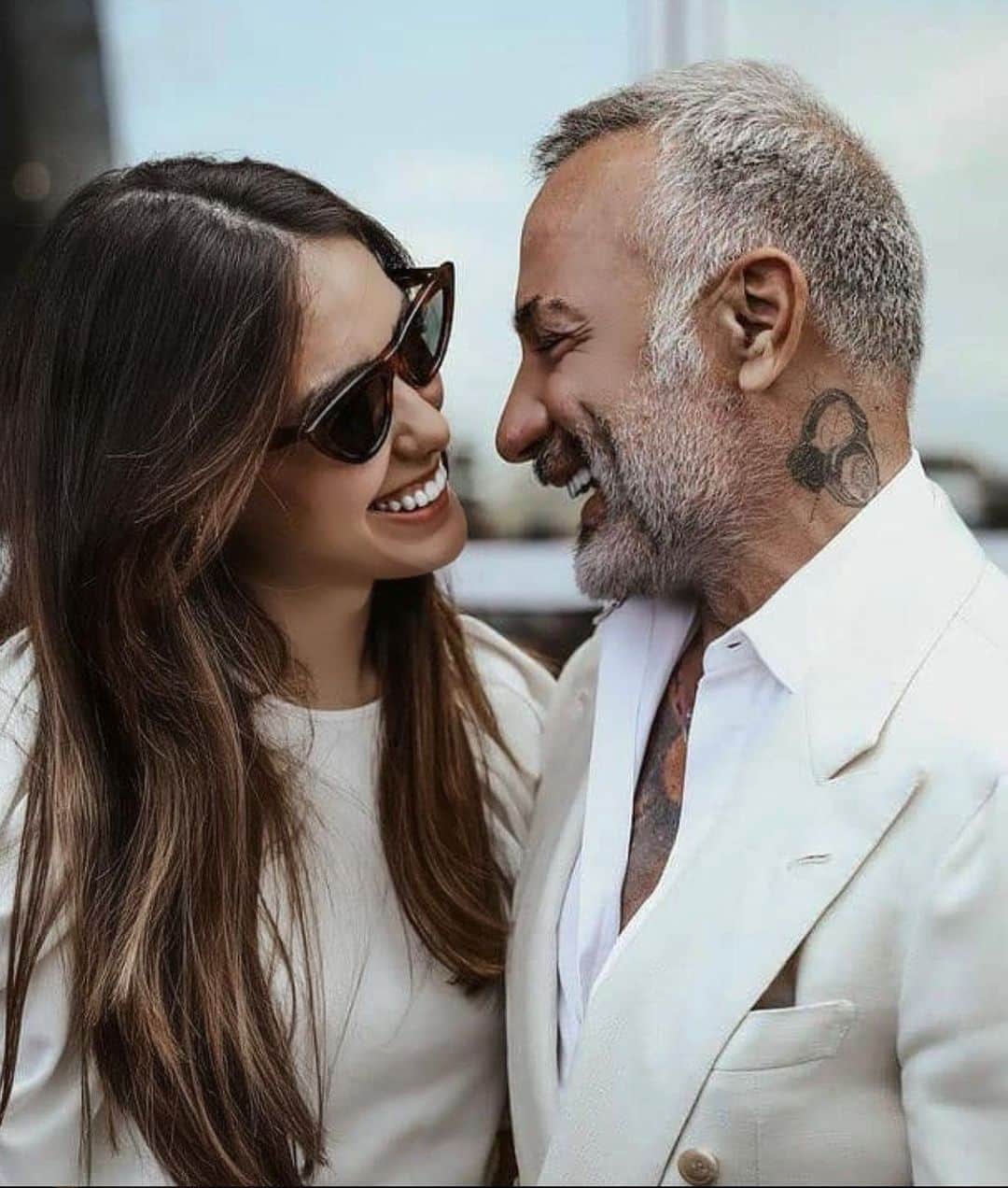 のインスタグラム：「You brought a different smile in to my life, it comes from my soul and from the awareness that i’m finally in the right path . Nothing more i could ask to God ….you represent the best version of my most hopeful dream. You and our beautiful daughter finally have given a full sense to my life.  Thanks amore mio.. Yours for ever. Gianluca  @sharfonseca」