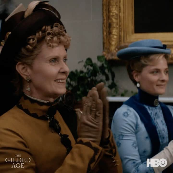 シンシア・ニクソンのインスタグラム：「It's official! #GildedAgeHBO will be back on your TV screens for season 2!! 👏 👏 👏  We are tha-rilled!! I've sooo loved reading your comments about how much you enjoy this show. Thank you!   All-new episode tonight at 9pm on @HBOMax! And if you're not watching yet, you are only 3 episodes behind!」