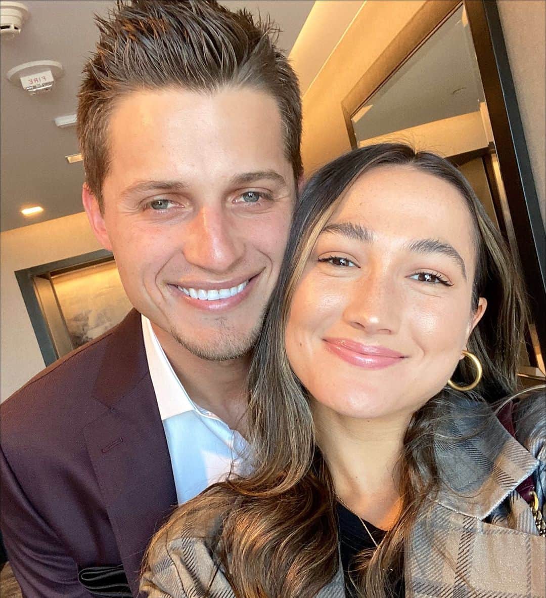 コーリー・シーガーのインスタグラム：「There isn’t a better person to spend valentines with. Thank you for saying yes!!」