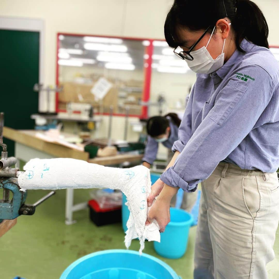 はいてくPOさんのインスタグラム写真 - (はいてくPOInstagram)「北海道ハイテク義肢装具士学科 1年生　実技試験  いよいよ一週間の実技試験が始まりました😄  1年間の学んだ成果を見せる時です！  みんな頑張れーがんばれー👍  #北海道ハイテク #義肢装具士 #義肢装具士学科 #下腿義足 #短下肢装具 #みんながんばれ」2月15日 9時05分 - hhtpo