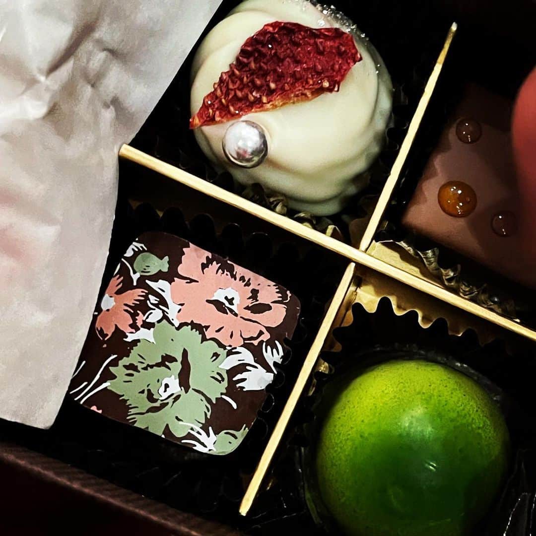 青田典子さんのインスタグラム写真 - (青田典子Instagram)「今年のバレンタインチョコは、 いちご味や抹茶味の入った チョコにしました(*´∀｀*) 🤎💗💚」2月15日 9時44分 - norikoaota