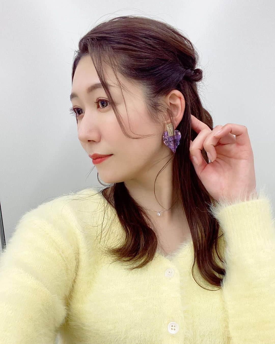 穂川果音さんのインスタグラム写真 - (穂川果音Instagram)「hairstyle  外はねハーフアップです😊  earring→ @shiroi_azarashi」2月15日 10時06分 - hokawakanonn