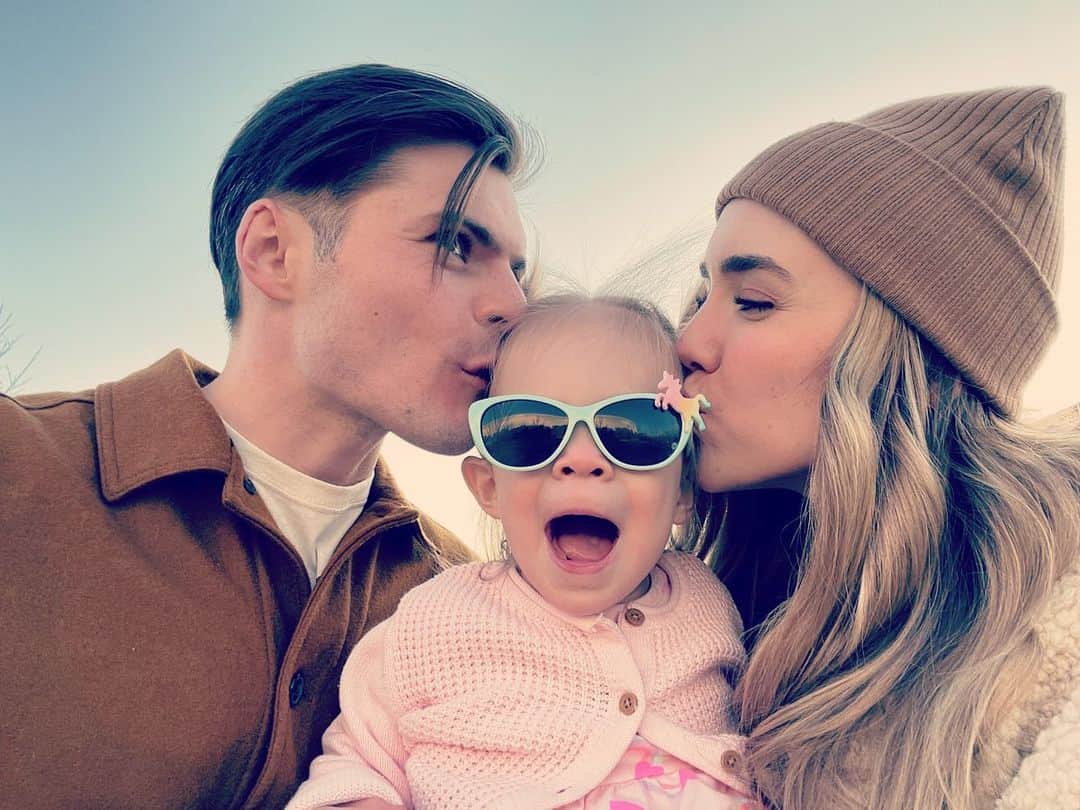スペンサー・ロックのインスタグラム：「Loves of my life. 💙💛🤍 Happy birthday to my hot husband @chrismason_1 I couldn’t do it without you. Any of it. #threeamigos」