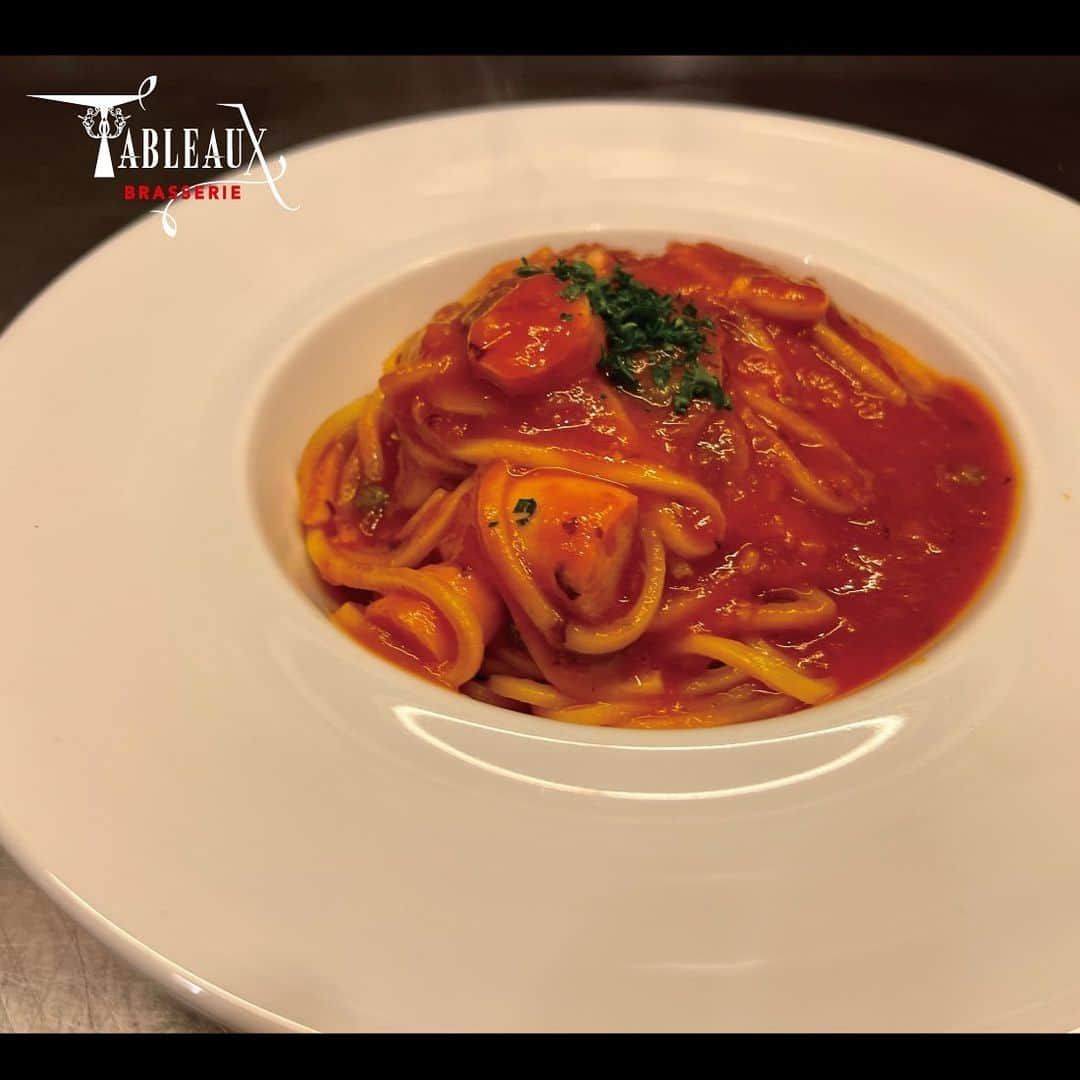 タブローズさんのインスタグラム写真 - (タブローズInstagram)「. もちろんパスタも絶品🤤‼️ 🐙たこのアラビアータ🐙  麺は、浅草開化楼開発!低加水パスタフレスカ（生麺）を使用しているので、歯切れの良いモチモチ麺で、タコのぷりぷり食感も楽しめるソースとよく絡み絶品です🤩🐙  おすすめのパスタです🍝 是非ご来店お待ちしております🤵🏻🤵🏽‍♀️✨  #tableaux #タブローズ #代官山タブローズ #アラビアータ #浅草開化楼 #低加水パスタフレスカ #パスタ好き #麺好き #東京レストラン」2月15日 10時55分 - tableaux_gd