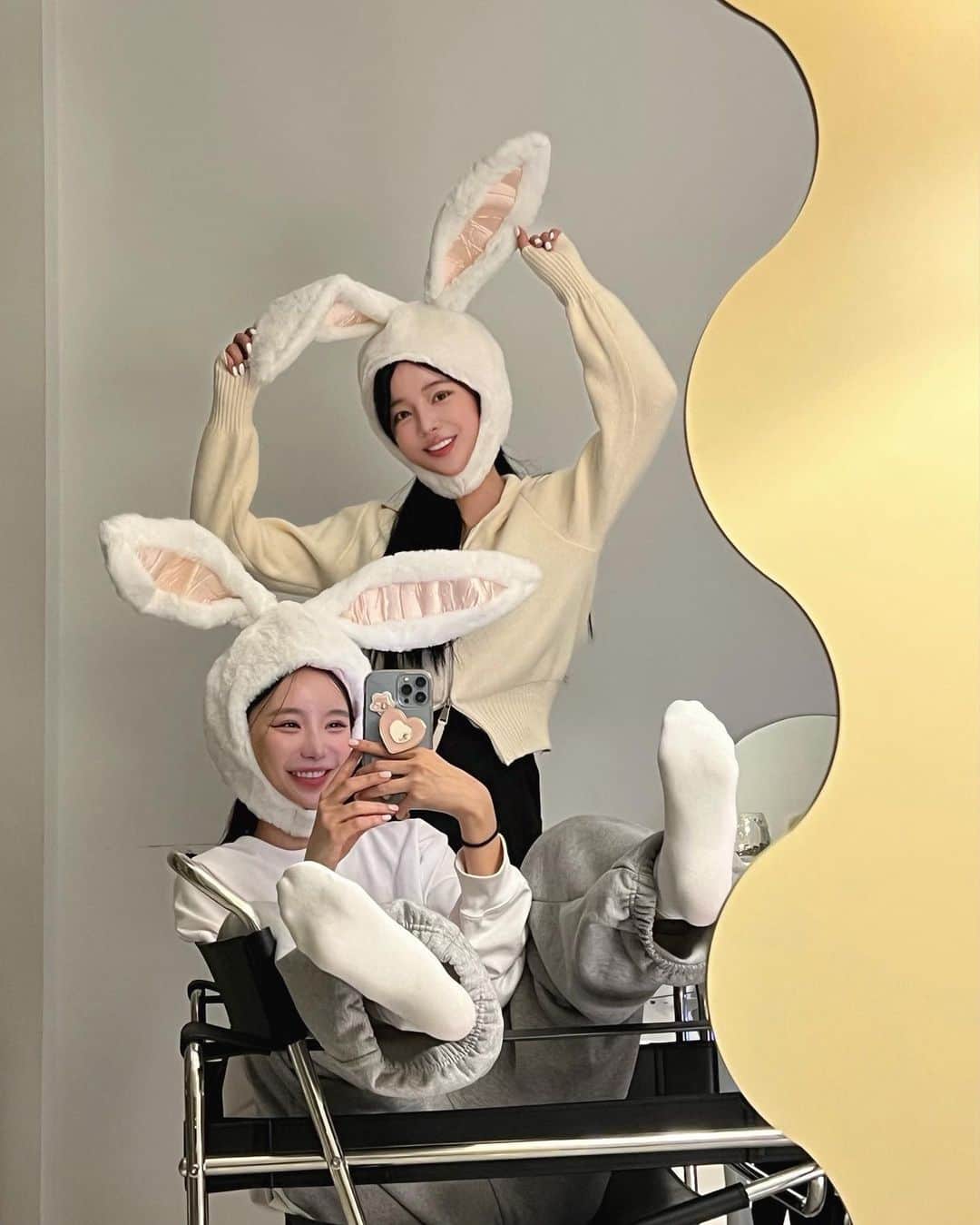 ユン・アラのインスタグラム：「아푸지망고~햄볶하자~🐰」