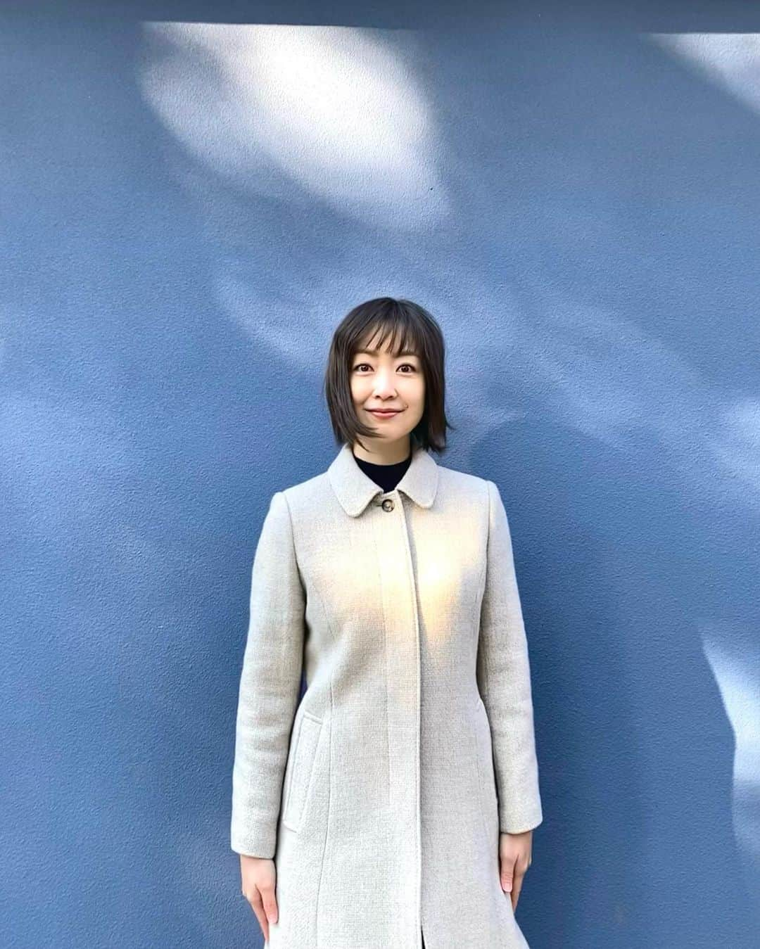 黒川智花さんのインスタグラム写真 - (黒川智花Instagram)「. 昨日は一段と冷えましたね⛄️あたたかくしてお過ごしください🧣 . 木漏れ日が良い感じだったので撮ってみました😉💙 ▫️ #愛しい嘘 #今夜放送✨」2月11日 15時19分 - tomoka_kurokawa_official