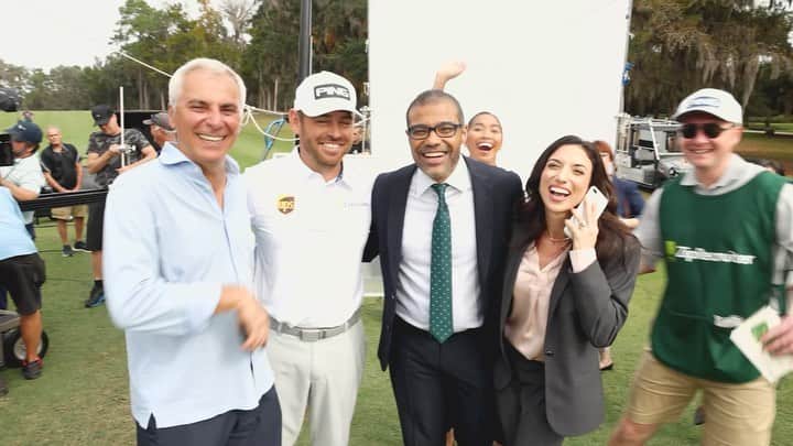 のインスタグラム：「You can’t get to the top without the right team behind you. It’s awesome to partner with @ziprecruiter, because they get it what it takes to be the best. They make hiring easier so I can focus on winning. #TeamZipRecruiter」