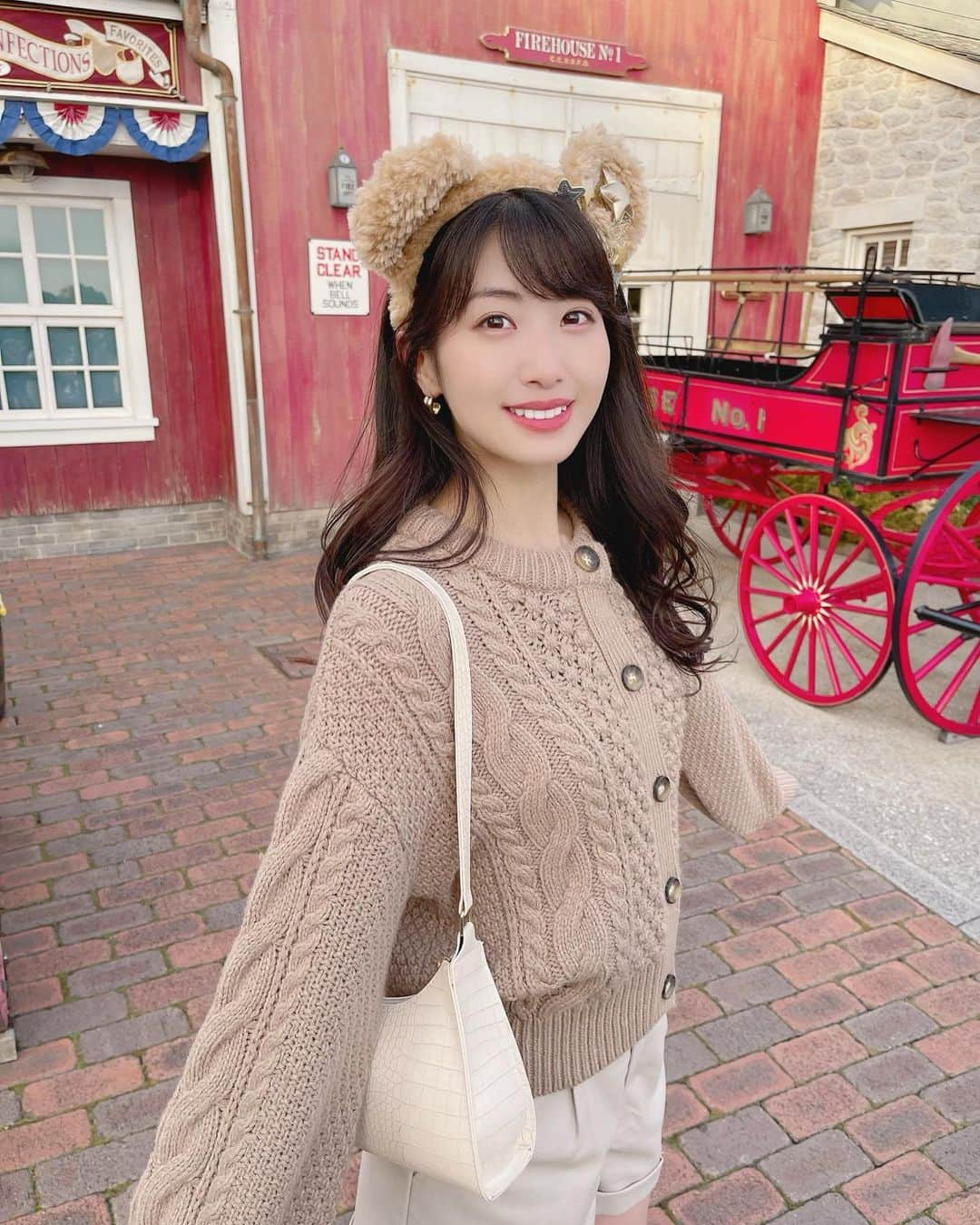 関根ささらさんのインスタグラム写真 - (関根ささらInstagram)「久しぶりのディズニー投稿🧸♡ (12月の写真です…🙊🙊❄️🧣) . . #スターリードリームス のダッフィーのカチューシャ💫普段あまりダッフィーのカチューシャつけないんだけどこのシリーズだけは着けたかった🥰🥰💗 . . ちなみにこの日はさっほーとインしたよ♡ 約２年ぶり？！とか！！久しぶりすぎた✨✨ . . #ディズニー」2月11日 9時36分 - sasarasekine