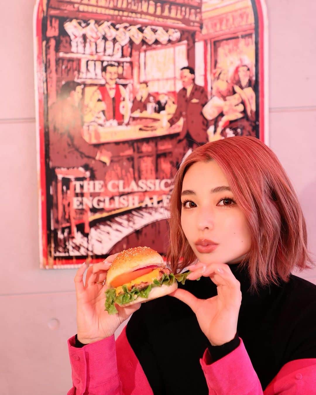 Hitomiのインスタグラム：「❤︎  出演イベントのお知らせだよ〜🌻 新潟の女性方🥺新潟以外の方も 是非会いましょう💗  2/23(水)祝日　14:00〜19:00 in HUMMING PLAZA VIP NIIGATA(新潟) にて女の子限定のイベントに参加します🥰 ひとみは17:50〜DJしたりトークショーに出演予定です🎤  メイクやネイル、ヘアアレンジ、アロママッサージ などの美容系ブースで施術体験出来ちゃう✨ アルコールやドリンクも飲み放題で デザートビュッフェもあるんだって🤤 新潟の美味しいお酒やデザート たくさん食べちゃおっと🤤💗  自分磨きやリラックスの出来る 最高な時間過ごしましょうね🌿  詳細はストーリーのハイライトに 残しておくので見てください💗  photo @shinichiyasuda  hair&make @ban1331   #新潟　#niigata #イベント」