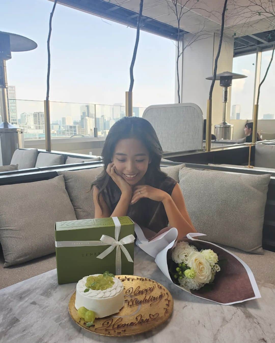 河西歩果のインスタグラム：「📍Balcon Tokyo / roppongi  遅れすぎた時差投稿！ 大学1年生から愛してやまないガールズが婚約期間にサプライズを、、！  私のイメージは自然だから、と、グリーンがたくさんのお祝いをしてくれました🌿 ちなみに、『サプライズをこうやって準備して、こうやって考えてたんだよ！！』って帰り道に全部暴露してくれるあたり、本当にかわいすぎてみんなを抱き締めたかった、、、  本当にありがとう🤍らぶ～～～！！」