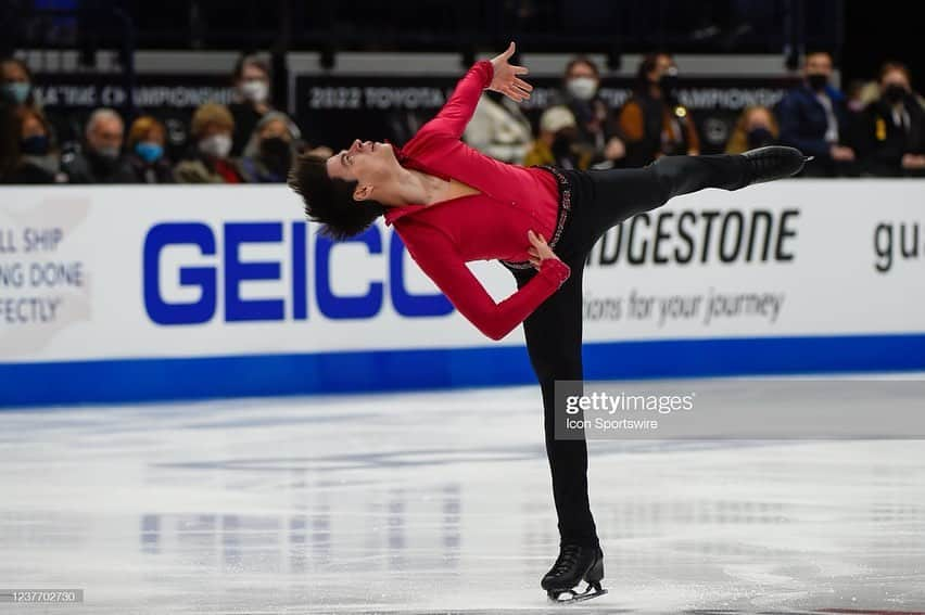 ヤロスラフ・パニオットさんのインスタグラム写真 - (ヤロスラフ・パニオットInstagram)「First, BIG congratulations to my teammates Olympic Champion @Nathanwchen @Jasonbskates and @govincentzhou on a phenomenal Olympics representing @teamusa in #Beijing2022! Incredible skates guys!   Watching the Oly’s and having some reflection, I wanted to share my thoughts about U.S. Nationals. I could not have had a more rewarding short program result in what I felt was an outstanding men’s competition. That performance was so satisfying for me considering the road I’d been on all year to that point, so it was a special moment for me. As for the long: a persistent and increasingly painful leg & ankle problem I battled all season had other ideas, and definitely different plans for me that day.  As much as I wanted to perform in response to the incredible support of the fans, which I have never felt anywhere before, I ultimately did not feel stable enough to push through my long program. I like to think I ended my season on a high note the night before and now look forward to rehab my ankle and resume training for next season. Thank you to everyone for their awesome support; @usfigureskating , my Coach @toddeldredge my Choreographer @mishage8 @vchipeur and @auraskates and @johnwilsonblades – I’m really looking forward to this next “Quad” and landing us all in Italy in 2026! #Milan2026」2月11日 13時35分 - yaro_paniot