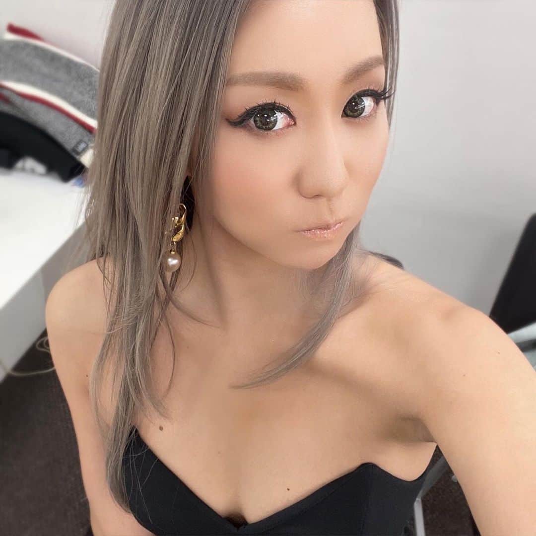 倖田來未さんのインスタグラム写真 - (倖田來未Instagram)「. 「ミュージックステーション 3時間スペシャル」ありがとうございました！ 愛のうたを歌唱させていただきました！！ ⁡ 素敵なアーティストさんに囲まれて楽しい時間でした！ ⁡ #テレビ朝日 #Mステ #恋うた #衣装 #chikakisada #chanel #louboutin #kodakumi #倖田來未」2月12日 0時08分 - kodakumi_official