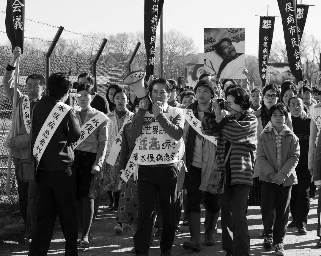 ジョニー・デップのインスタグラム：「In 2019, just before the pandemic struck, we made a film about giving a voice to those that have none.  Such a theme feels more important today than ever.  With all love and respect to the strong, beautiful and brave people of Minamata.  Their story is out in U.S. theaters today. - Link in bio for tickets Photographs by Larry D. Horricks」