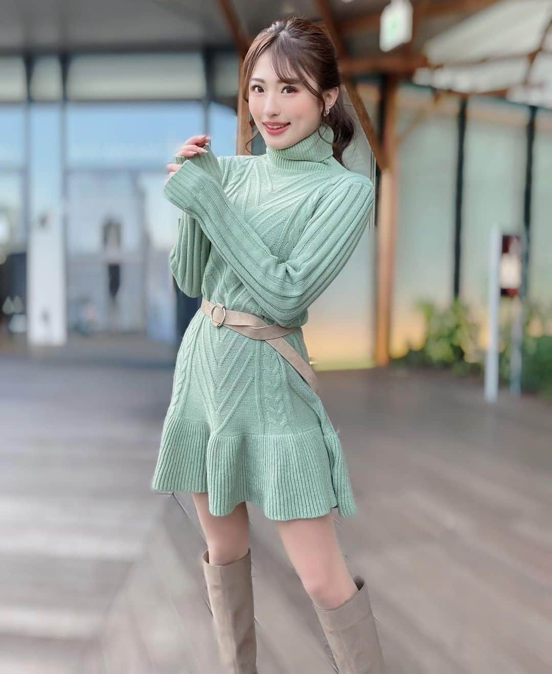 MIYABIのインスタグラム：「こんにちは🌞  今夜はYouTubeでてるよぉ✨ 是非チェックしてね😘  抹茶カラーワンピ可愛いっ？💚」