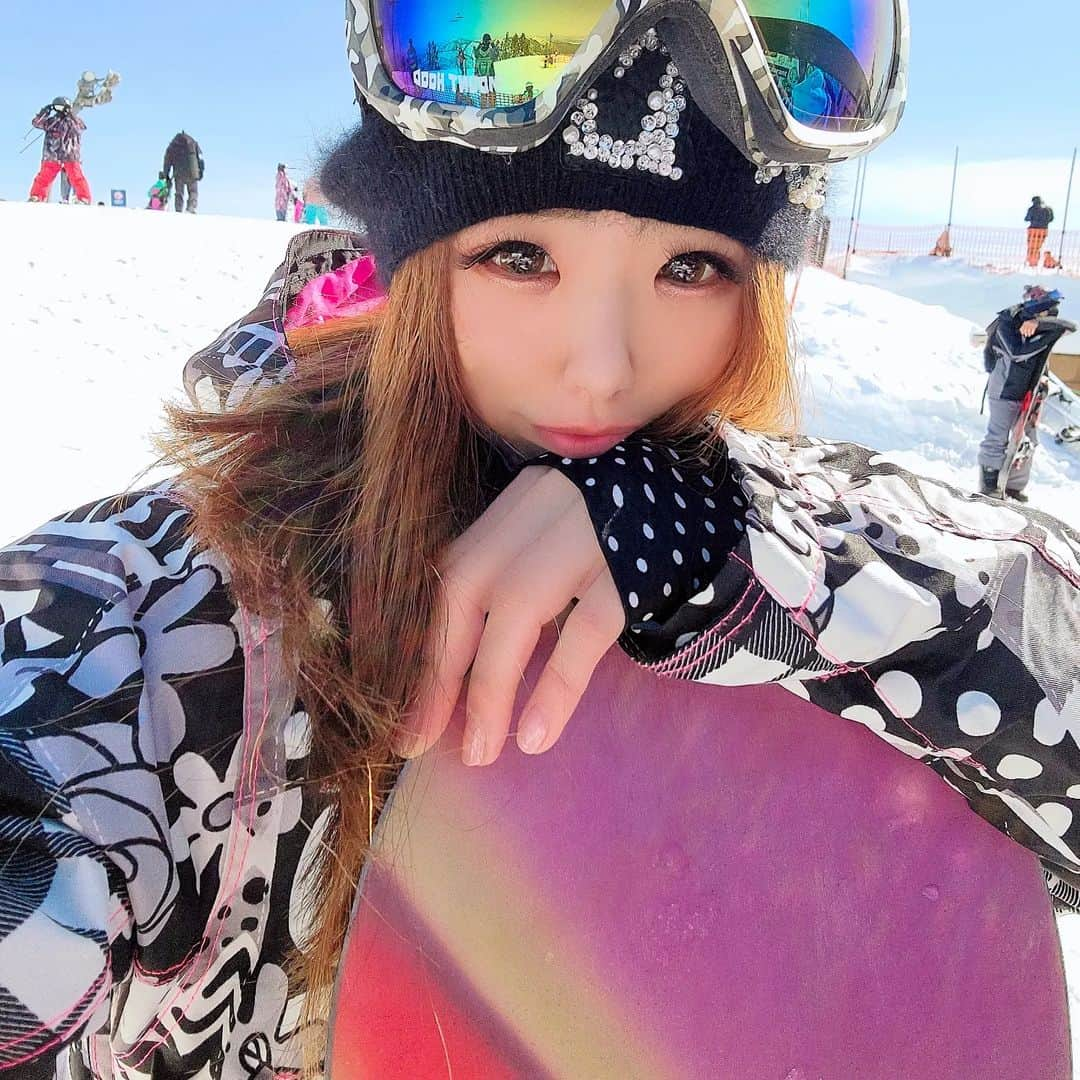 みんちゃん さんのインスタグラム写真 - (みんちゃん Instagram)「🗻🏂⛄天気がよくて吹雪もなく 動いてたら暑いくらいだったよ🔥 まだ筋肉痛治らない💪 . . . . . .  #スノーボード #snowboarding #snowboard #snow #スポーツ #雪 #雪景色 #冬 #冬コーデ #山 #雪山 #スノボ女子 #初心者 #ギャル #ootd #滋賀 #琵琶湖テラス #琵琶湖 #琵琶湖バレイ #滋賀観光 #関西旅行 #関西 #スキー #スキーウェア #スノボ #雪遊び #びわこ #びわ湖バレイ #日本みん1 ⛄️」2月11日 17時35分 - min_chan0624