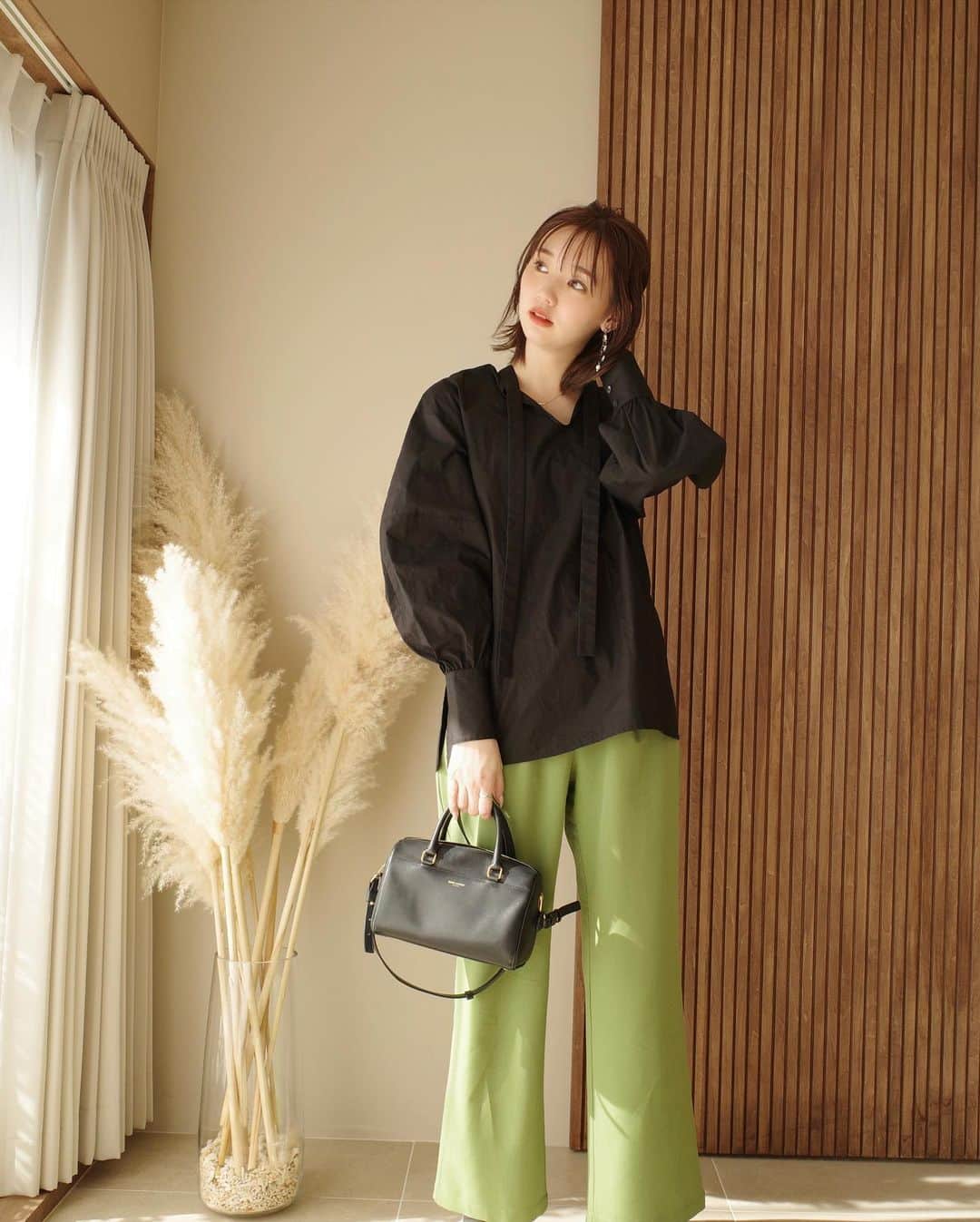 江野沢愛美さんのインスタグラム写真 - (江野沢愛美Instagram)「グリーンのパンツお気に入りすぎてもう何回も履いてる☺︎ カラーの中でもグリーンは意外と挑戦しやすいですよ〜！  #fashion #ootd #instagood」2月11日 18時28分 - enosawa_manami