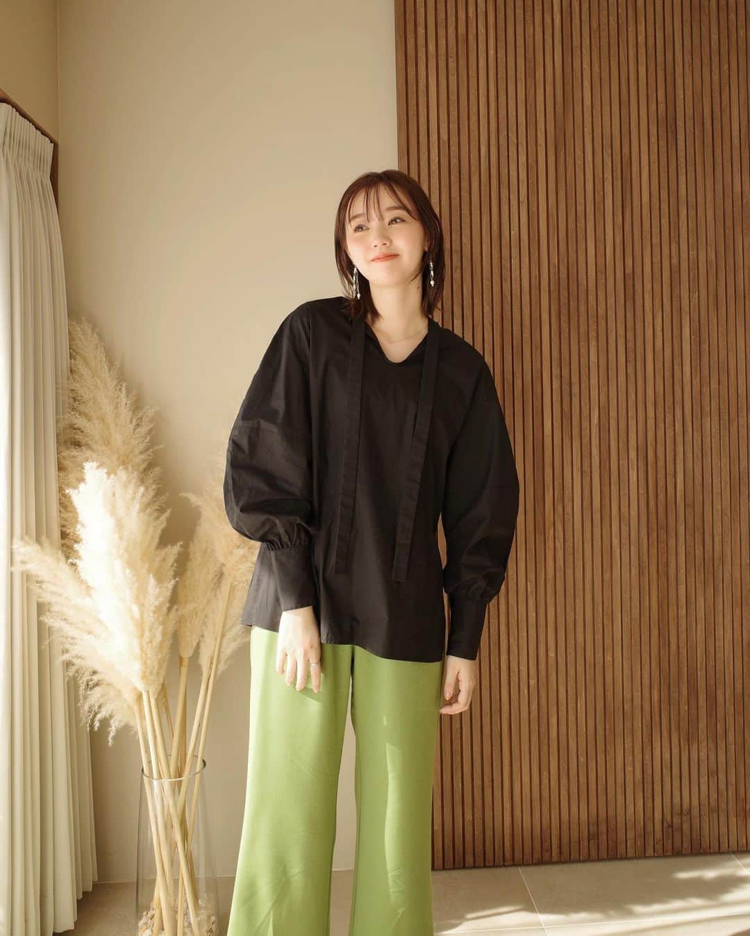 江野沢愛美さんのインスタグラム写真 - (江野沢愛美Instagram)「グリーンのパンツお気に入りすぎてもう何回も履いてる☺︎ カラーの中でもグリーンは意外と挑戦しやすいですよ〜！  #fashion #ootd #instagood」2月11日 18時28分 - enosawa_manami