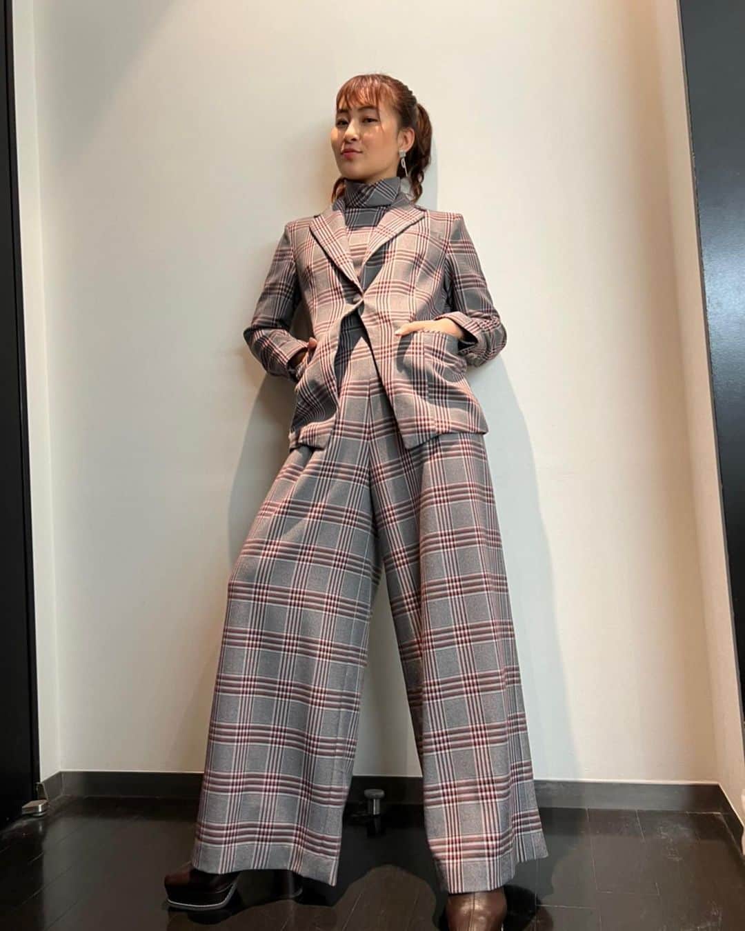 村上佳菜子のインスタグラム：「... カナコカメレオン🦎 . . . 衣装の詳細は↓↓↓ @kanakos_fashion_official  #北京オリンピック」