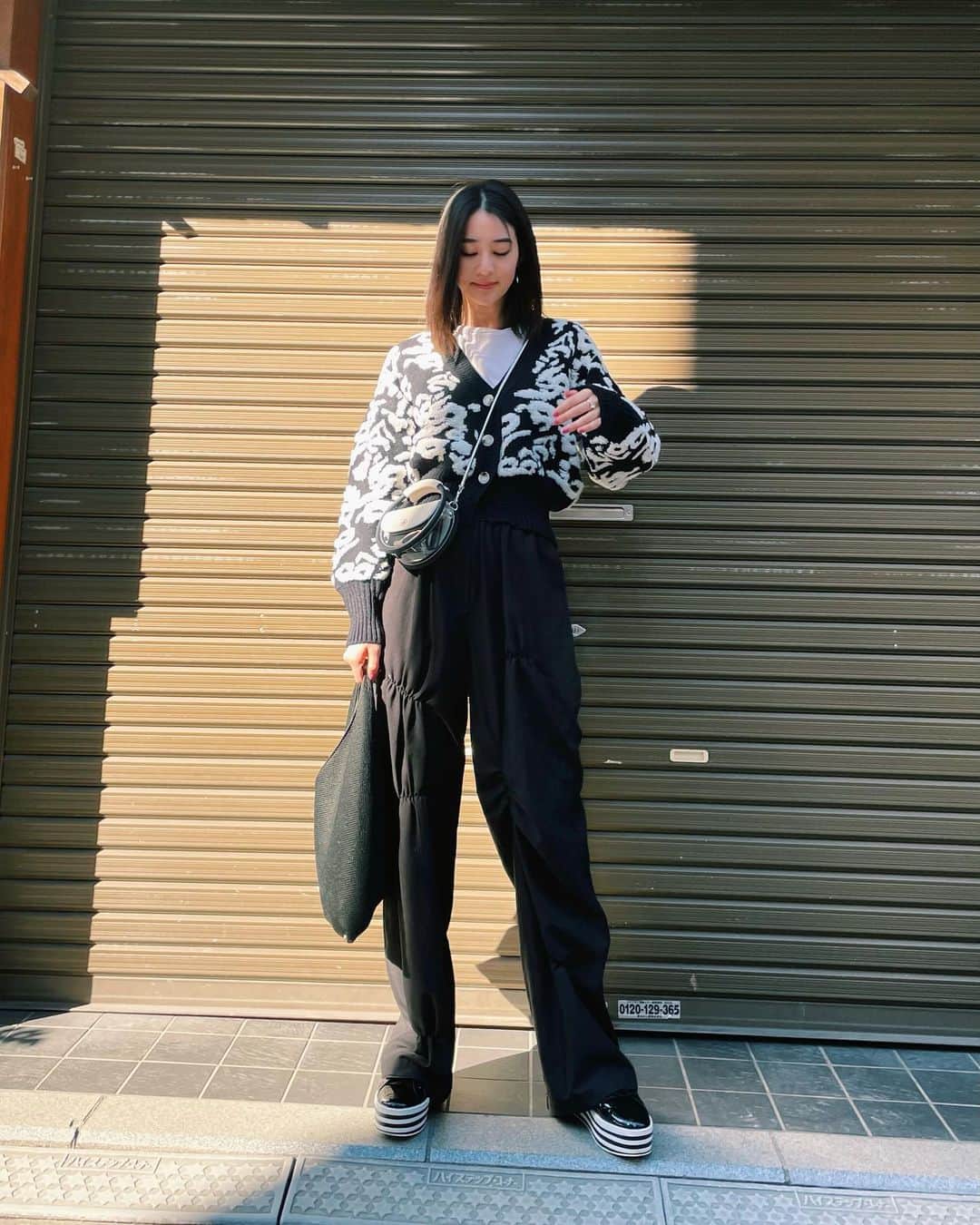 青野楓のインスタグラム：「🐼🤍🖤  #valmuer_snap #Valmuer #valmuer_official#kaede626style」
