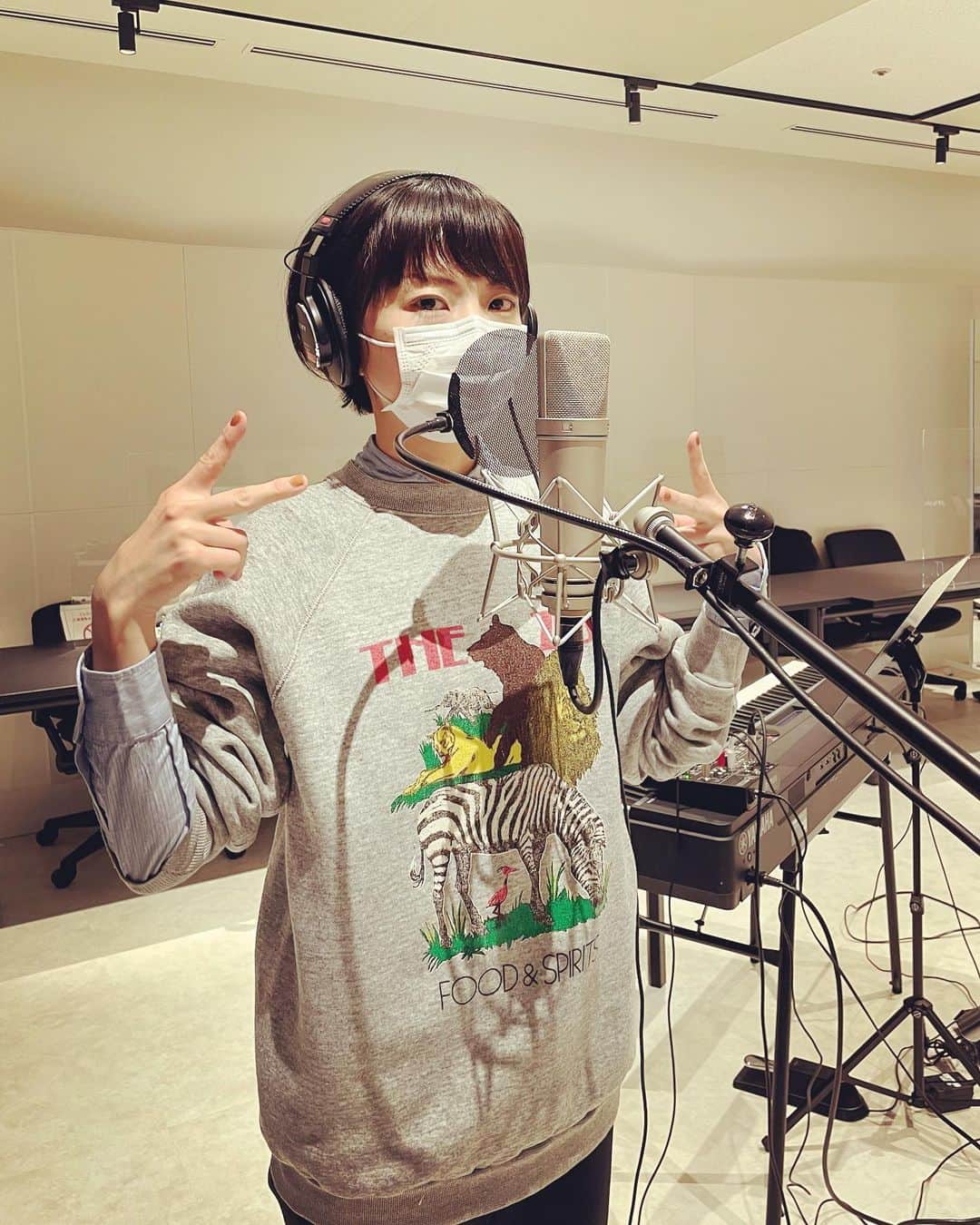 熊木杏里のインスタグラム：「弾きつつ、歌いつつ。 🐻‍❄️🎤🦓🐅🦩🦁」