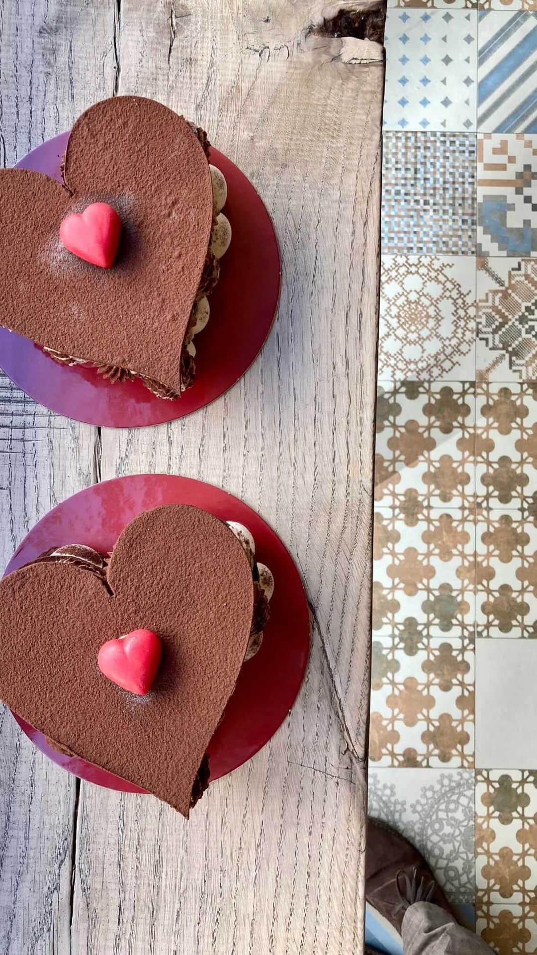 のインスタグラム：「Cuori, cuori e ancora cuori! ❤️❤️❤️  In laboratorio San Valentino è arrivato e i dessert Gelateria Marghera sono pronti, realizzati con il nostro gelato artigianale!   Regala la dolcezza a chi vuoi. 😍😍😍  Ti aspettiamo, lunedì 14 Febbraio saremo aperti!   #gelateriamarghera #sanvalentino」