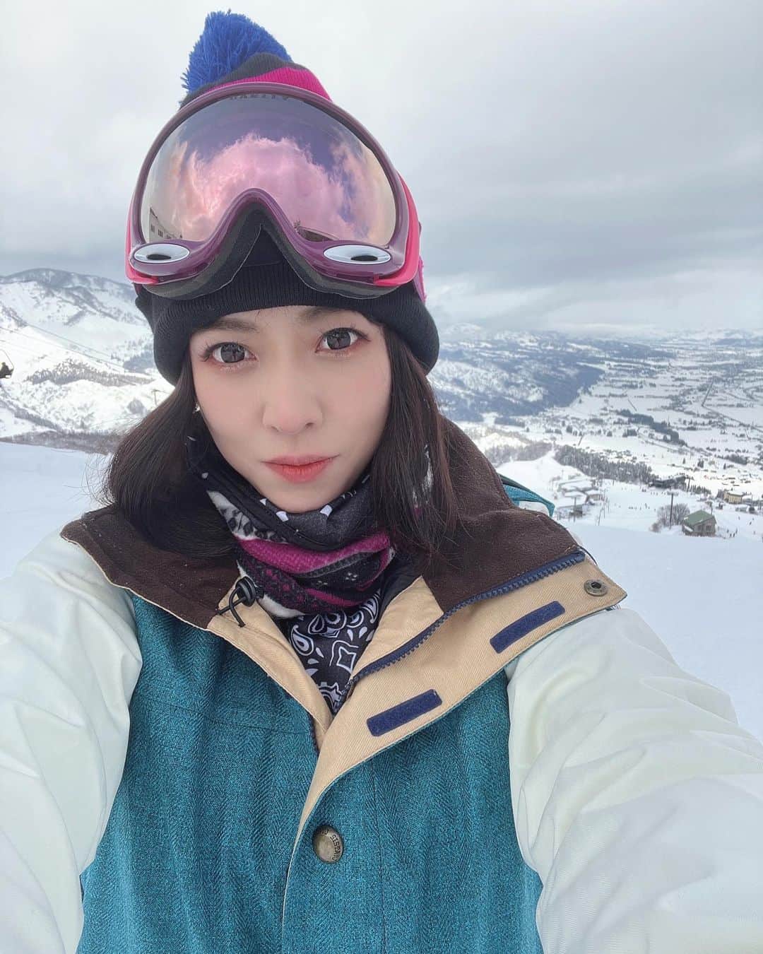 鈴華ゆう子のインスタグラム：「鼻の頭真っ赤っか！ 久しぶりにスノボしましたー！  #鈴華ゆう子  #和楽器バンド  #yukosuzuhana  #Wagakkiband  #スノボ  #スノーボード」