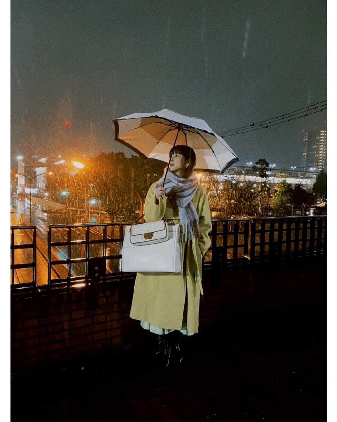 佐々木希さんのインスタグラム写真 - (佐々木希Instagram)「昨日の撮影☃️ #ユーチューバーに娘はやらん！  bag #Fendi coat #lecielbleu skirt #elendeek」2月11日 20時46分 - nozomisasaki_official