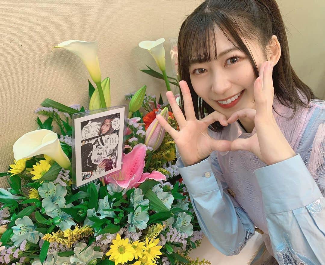 空野青空のインスタグラム：「#でんぱとう基地局  @ 新宿BLAZE  ありがたきの気持ち、みんなに届いてたらいいな𓂃𓈒𓏸︎︎︎︎ ❤︎   等身大の自分を見せるのがすごく苦手で、良くも悪くも「アイドル」としての自分っていうフィルターがかかっちゃうのだけど、今日は今までで1番"等身大"だった気がする🐱  日々進化だねっ！！  おでんぱ加入1周年のお花もありがたき🕊 ͗ ͗♡ 青猫戦士ちゃんズ…はいぱーらびゅ🤦‍♀️  #でんぱとう #dempagumi  #でんぱ組.inc #あおにゃん #空野青空 #1周年 #1周年記念」