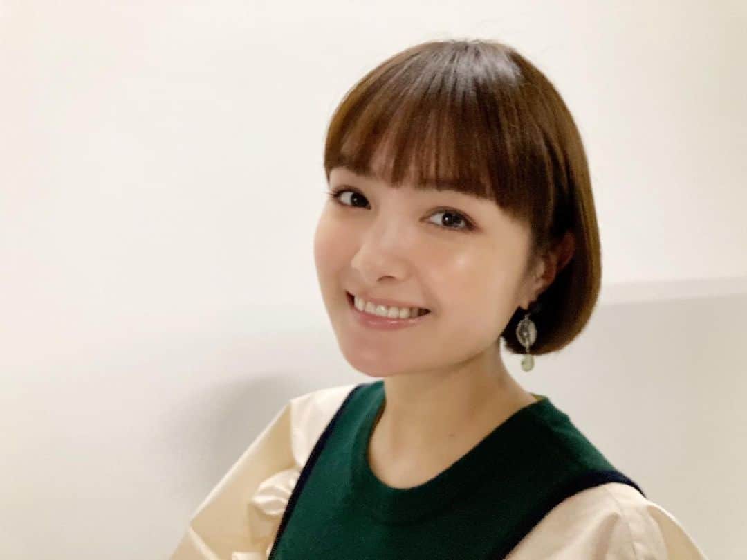 葵わかなのインスタグラム：「舞台「パンドラの鐘」  古代の女王・ヒメ女役で出演します☺️  脚本を読ませていただいて、その面白さに、巧妙さに、スケールに、読み進める手が止まりませんでした。参加できてとても嬉しいです！ #成田凌 さんとは、わろてんかでの親子共演ぶり！すごい笑 不思議な感じがしますが、この作品ではどんな関係性をお見せできるのか楽しみです。  名のある作品に挑戦できる事、とてもワクワクします！共演者の皆さん、そして演出の杉原さんと、皆様にこの世界をお届けできるように頑張りたいと思います☺️  舞台「パンドラの鐘」 作 野田秀樹さん 演出 杉原邦夫さん 東京公演 2022年6月6日(月)〜28日(火) Bunkamuraシアターコクーン 大阪公演 2022年7月2日(土)〜5日(火) 森ノ宮ピロティホール  #パンドラの鐘」