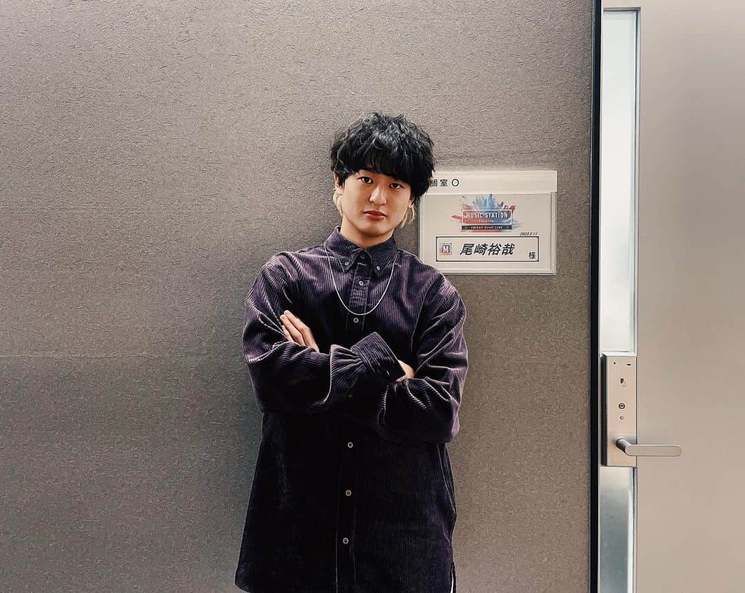 尾崎裕哉のインスタグラム：「代わりにあの場に立って、改めて父親の偉大さを知ると共にそんな父を持てたことに鼻高々でしたが、とりあえずあの並びの中での大トリは半端なかったよってことだけは伝えたい。そんな夜でした。  #ミュージックステーション」