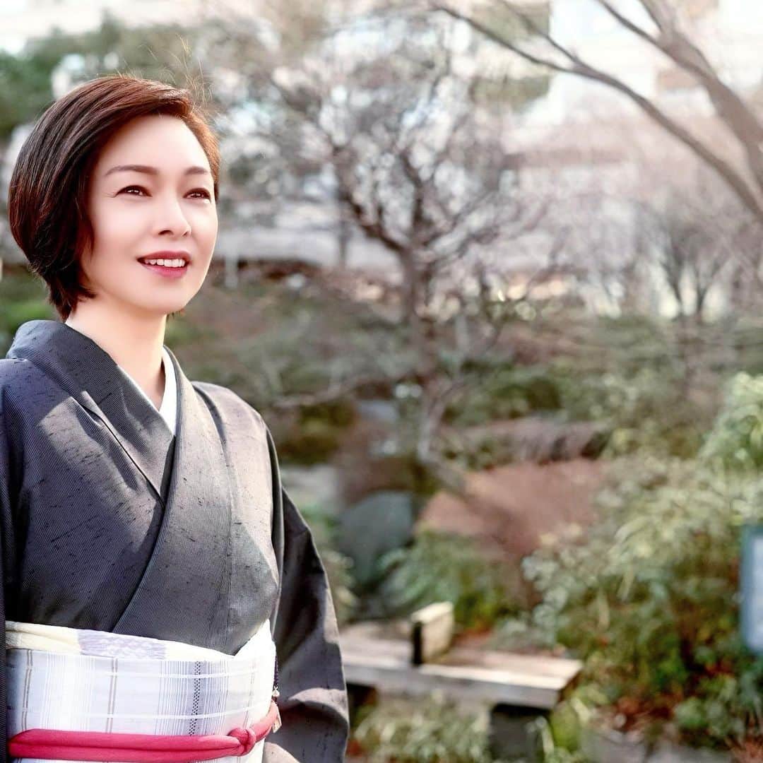 川原亜矢子のインスタグラム：「全国食材探し。再び。 #tokyo #kimono #アンテナショップ #着物 #牛首紬 #高知 #富山 #山口 #新潟 #福井 #北海道 #大阪」
