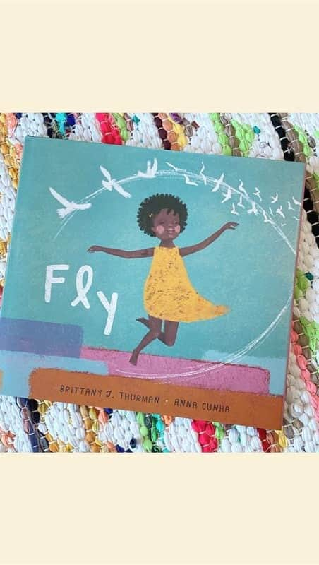 オシュコシュのインスタグラム：「📖 READ-ALOUD 📖 Our friend Brittany J. Thurman is here to read FLY, her book about a young girl named Africa who dreams of becoming a double Dutch champion—just like her grandmother. How can Africa hope to fly when she's never done it before? Tune in to find out! #blackhistorymonth @braveandkindbooks @simonkids」