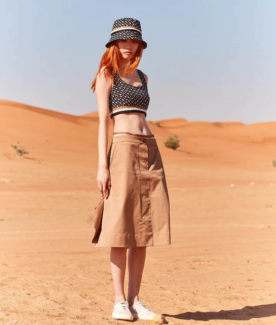 フェルナンダ・リーのインスタグラム：「In the desert with @boss⁣ #BeYourOwnBOSS」