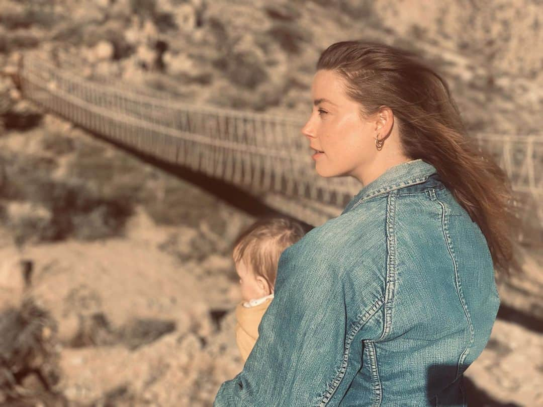 アンバー・ハードさんのインスタグラム写真 - (アンバー・ハードInstagram)「Me and my co-pilot」2月12日 2時29分 - amberheard