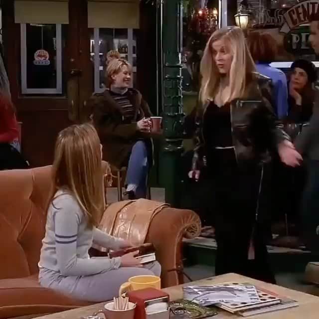 リース・ウィザースプーンのインスタグラム：「In honor of @jenniferaniston’s bday: the Green Sisters 💚💚」