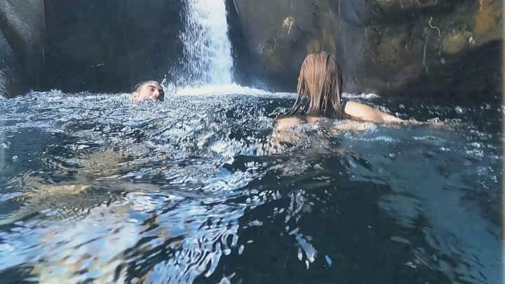 ジュリア バレットのインスタグラム：「The beautiful moments I had in January. 🖤  link in bio.」