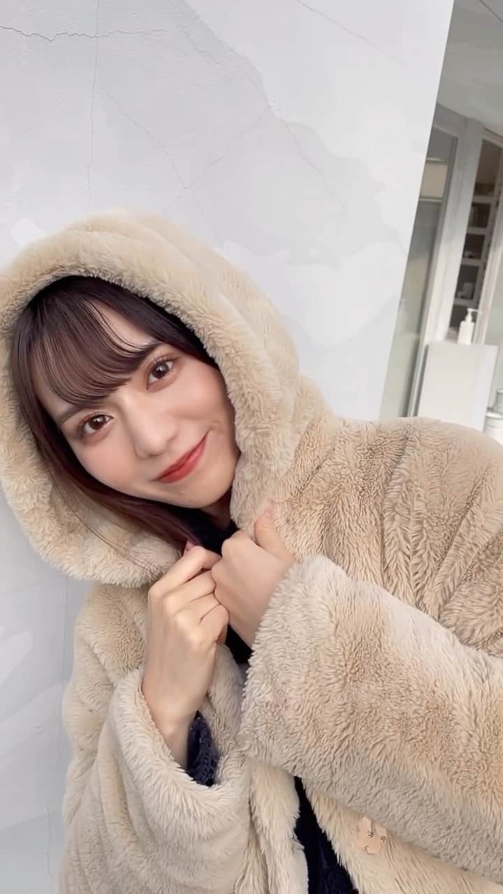 久村奈々子のインスタグラム：「モコモコあったか〜い🐻‍❄️☁️  #冬服コーデ #冬コーデ #ホワイトコーデ #zara #zaraコーデ #もこもこアウター #モコモコアウター #彼女感 #彼氏目線 #サロモ #サロンモデル #カフェ巡り」
