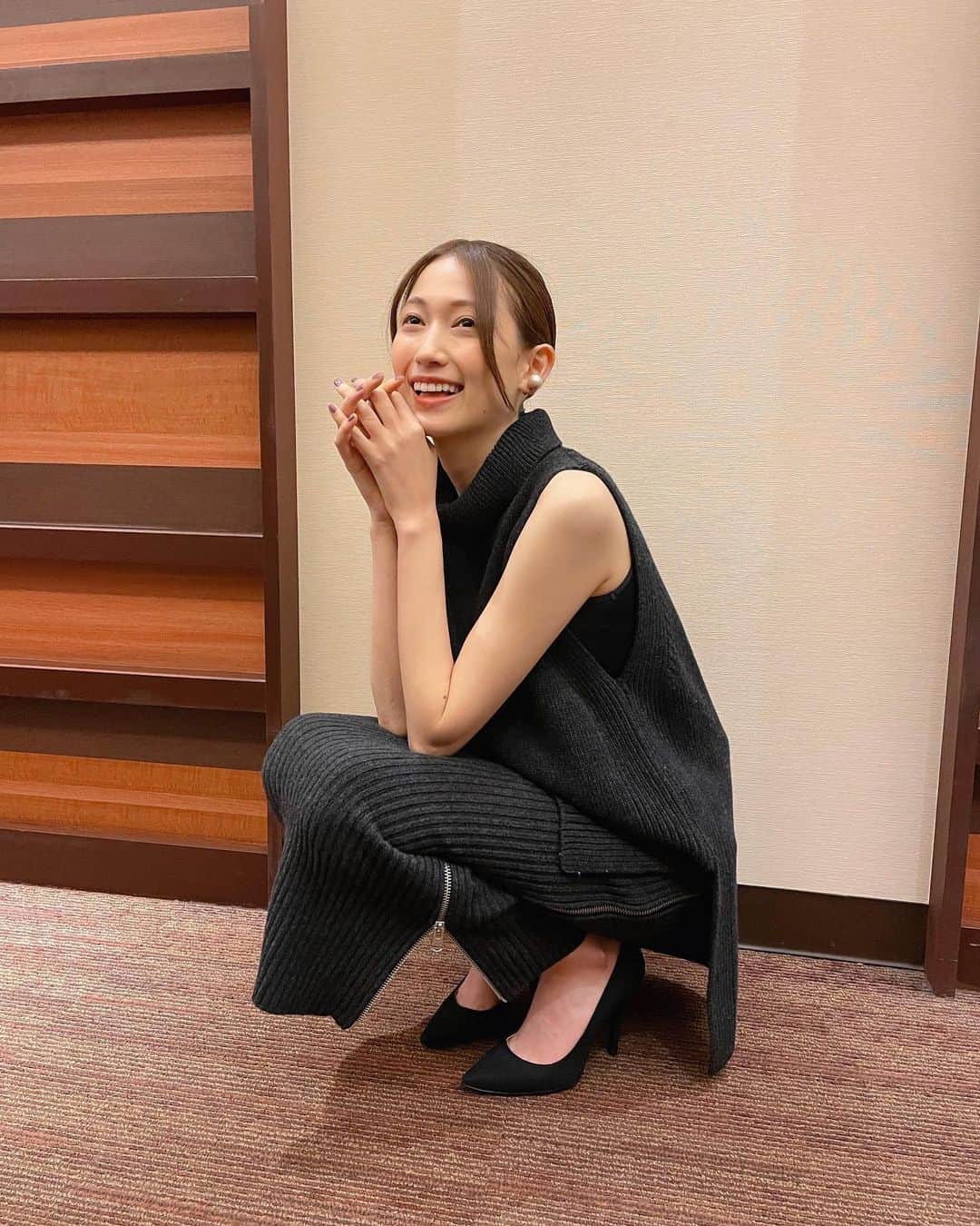 大野いとのインスタグラム：「昨日、新宿バルト9にて 映画高津川公開舞台挨拶に立たせてもらいました。朝早くからお越しくださった皆さま、ありがとうございました。 舞台挨拶では可愛い髪型に。嬉しい☺️ #高津川 #髪の紐とネイルはお揃いカラー💅」