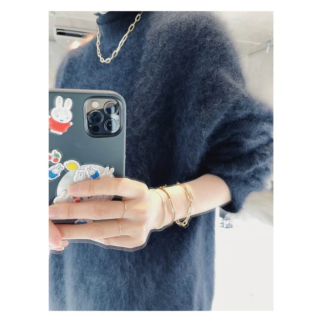 野尻美穂のインスタグラム：「大好き @blanciris_official のYouTube回！ レセプションのタイミングだったから知ってる方々にお会い出来て嬉しかった❤️  という事で、私はコードブレスとゴールドのチェーンブレス✊ 頑張って働こ！ （ネックレスも欲しかったけどお金足りない😭  #blanciris  #accessories #どんどんいなくなるミッフィ」